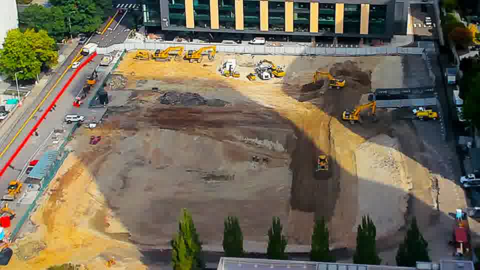 Construction camera frame at 11:15 AM PT. No visible change between these frames.