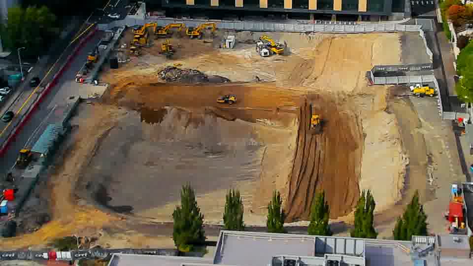 Construction camera frame at 4:00 PM PT. No visible change between these frames.