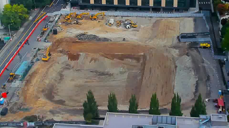 Construction camera frame at 9:00 AM PT. No visible change between these frames.