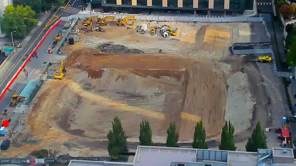 Construction camera frame at 9:15 AM PT. No visible change between these frames.