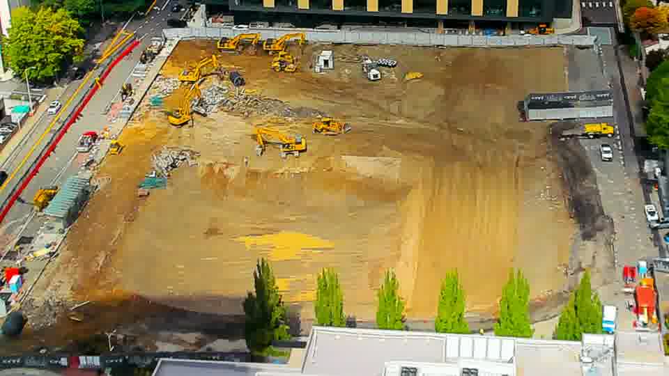 Construction camera frame at 1:00 PM PT. No visible change between these frames.