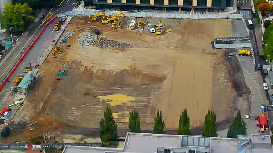Construction camera frame at 3:00 PM PT. No visible change between these frames.