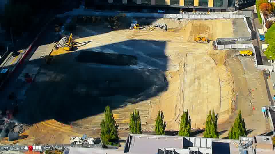 Construction camera frame at 4:00 PM PT. No visible change between these frames.
